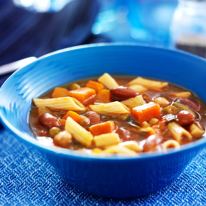 Supa consumată de cele mai longevive familii din lume. Cum se prepară