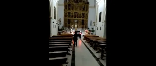 VIDEO Un bărbat a intrat cu mașina într-o biserica și a susținut că era posedat
