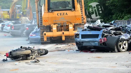 Zeci de mașini și motociclete de lux, distruse cu buldozere