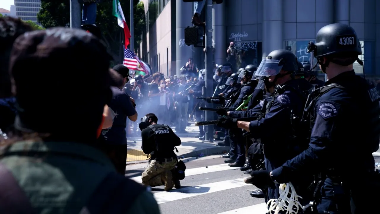 Democrații decretează STARE DE URGENȚĂ în Los Angeles. Măsura a fost luată pentru a ajuta victimele raidurilor antimigranți