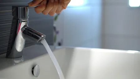 Noi lucrări la rețeaua de termoficare. Zeci de blocuri și instituții din București rămân temporar fără apă CALDĂ