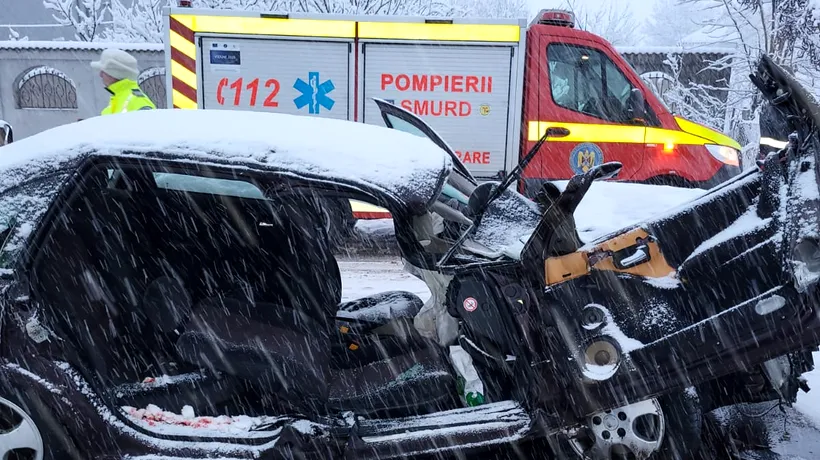 FOTO: Accident mortal la Malu Mare, județul Dolj: O mașină a intrat într-un utilaj de deszăpezire. O persoană a decedat și alte trei au ajuns la spital