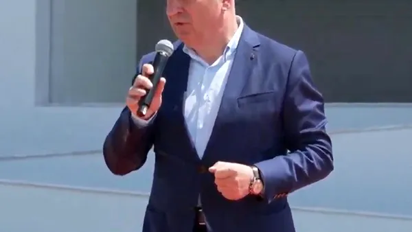Ilie Bolojan i-a mulţumit lui Ion Ţiriac pentru că i-a adus din China echipamente, în perioada pandemiei