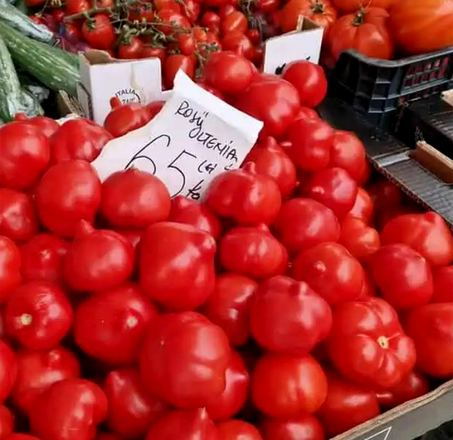 Localitatea din România în care 1 kilogram de roșii se vinde cu doar 70 de bani. În piețe, s-au dat de 100 de ori mai scump!