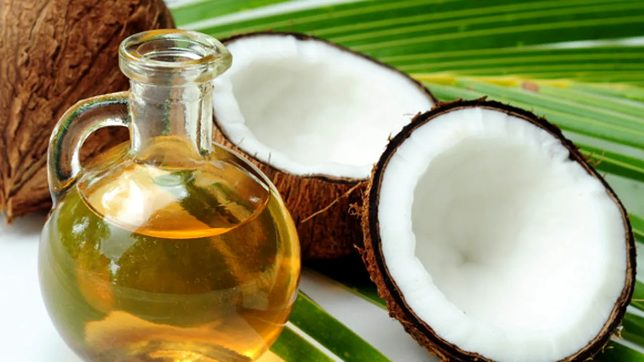 Iată de ce folosește toată lumea ulei de cocos