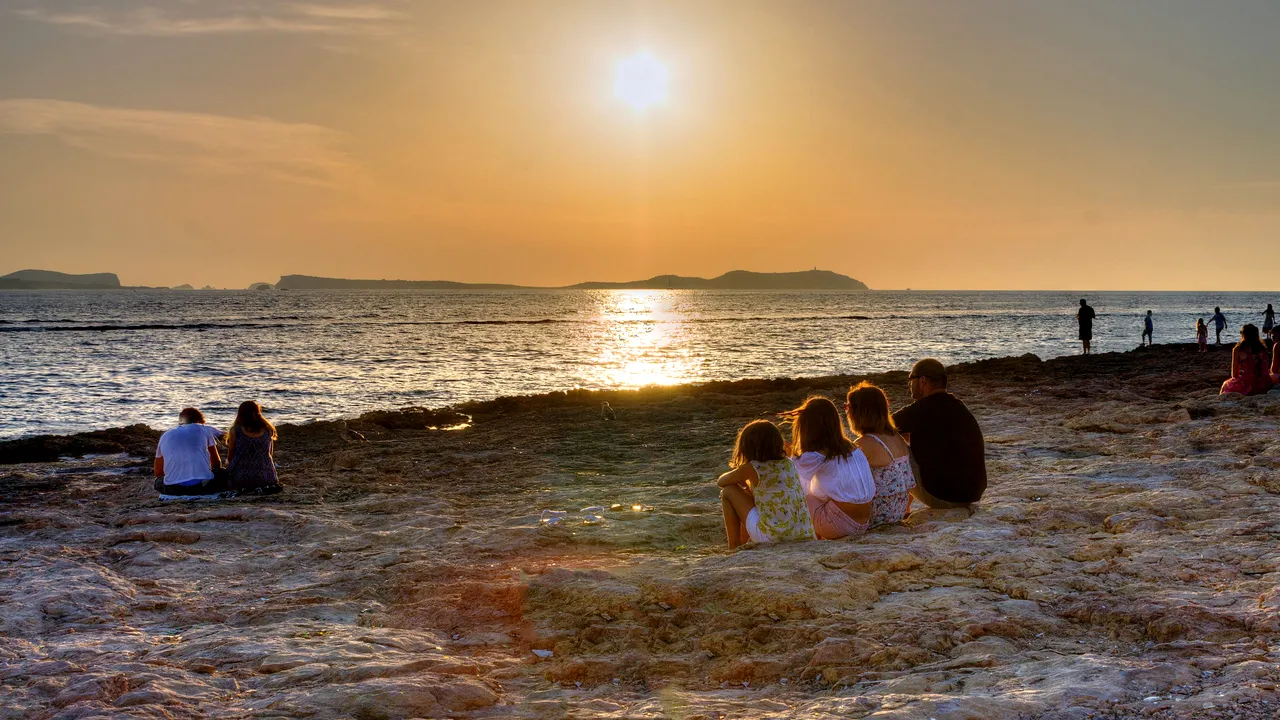 Expunerea îndelungată la soare în copilărie poate determina apariția CANCERULUI de piele la maturitate