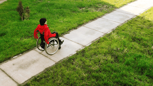 Indemnizația de însoțitor pentru persoanele cu handicap grav s-a majorat