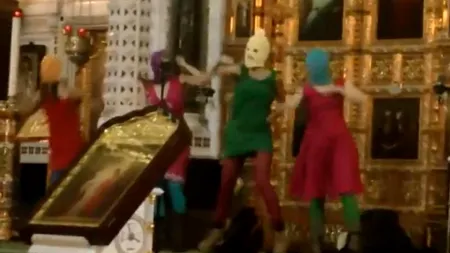 Susținători ai grupului Pussy Riot i-au strigat la Roma lui Vladimir Putin să plece în Siberia