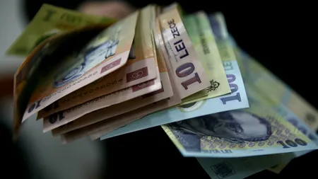 Cursul a deschis aproape de 4,53 lei/euro
