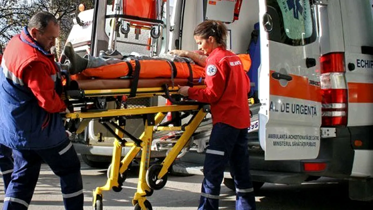 O persoană a fost rănită după ce mașina în care se afla a luat foc pe Autostrada Soarelui, în urma coliziunii cu parapetul