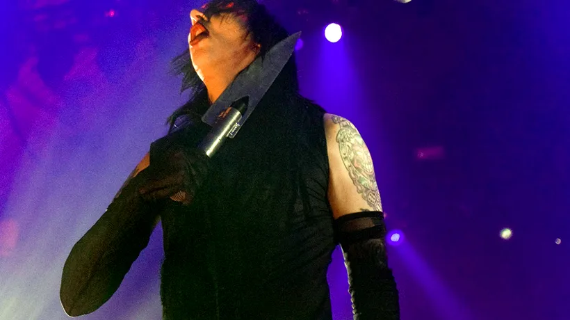 Membrii grupului rock Marilyn Manson, atacați cu ouă și apă sfințită, la Moscova
