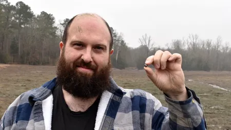 Comoara incredibilă descoperită de un bărbat aflat în vacanță. Ce va face cu ea