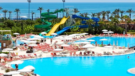 Sfaturile OMS pentru turiști înainte de vacanțe: Consultați-vă medicul, vaccinați-vă, luați o soluție de rehidratare