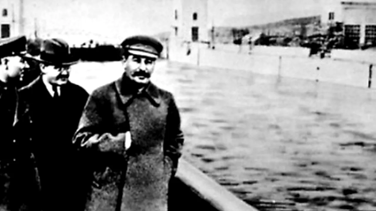 ULUITOR! Privește cu atenție în stânga lui Stalin: asta e DOVADA că ASASINATUL PERFECT nu există!