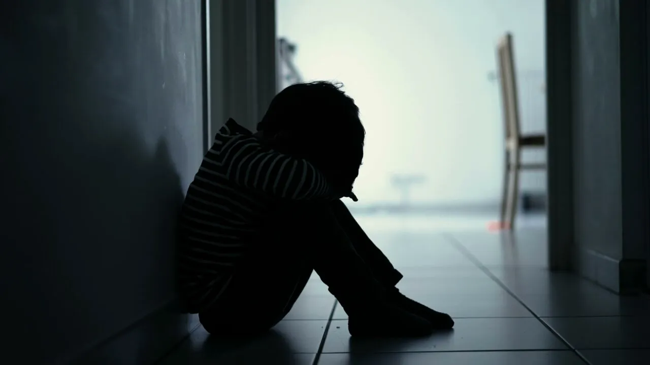 ACUZAȚII grave la o grădiniță din Alexandria: O educatoare ar fi lovit un copil de numai 3 ani. Mama copilului a făcut plângere la Poliție