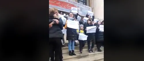 VIDEO Protest la Opera din Iași, după ce dirijoarea Corului Junior a fost concediată 