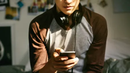 STUDIU | Mai mult de jumătate dintre tinerii din România şi-au pierdut încrederea şi motivaţia în perioada stării de urgenţă