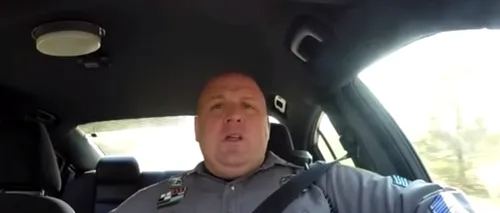 Un polițist aflat în patrulă a decis să se distreze în mașină. A uitat de camera de bord, iar imaginile au ajuns pe Internet