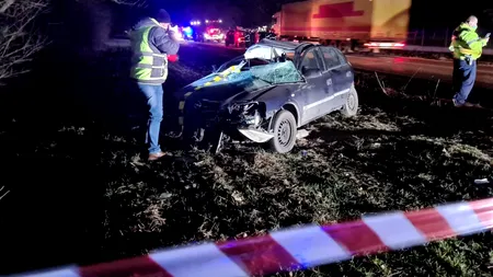 FOTO | Un mort și trei răniți după impactul a două mașini, pe un drum din județul Teleorman