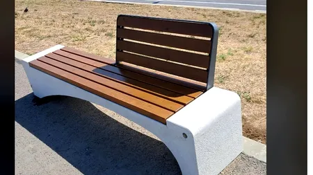 Orașul în care nu mai ai voie să stai pe bănci, pe timp de noapte. Care este MOTIVUL și ce riscă persoanele care încalcă legea