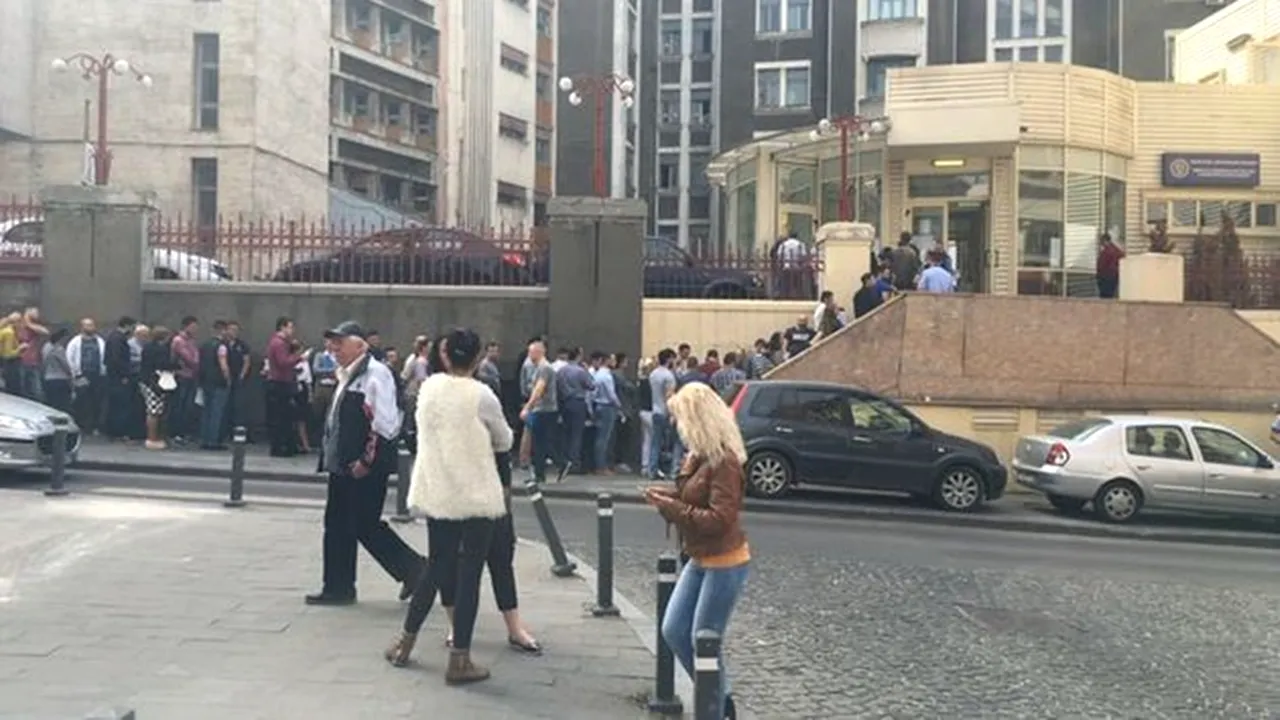 De ce vor bucureștenii să se facă polițiști. Mii de oameni, de bunăvoie la Poliția Capitalei