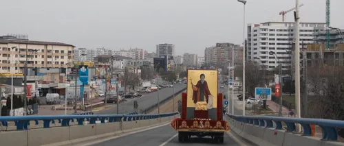 RITUAL. Procesiune cu moaştele Sfântului Dimitrie cel Nou în București