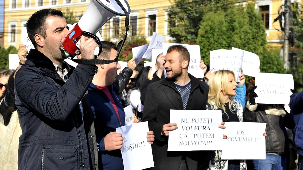 Decizia judecătorilor constituționali după ce 12 persoane, printre care un fost candidat, au cerut ANULAREA PRIMULUI TUR al prezidențialelor