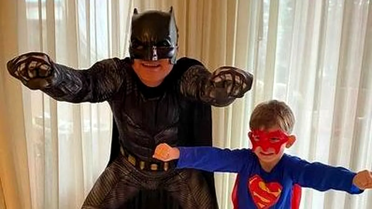 Cristi Borcea, deghizat în „Batman”: „La dorința lui Milan, vă prezint echipa de eroi”