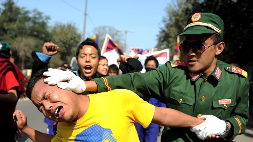 Patru tibetani au încercat să își dea foc în China, cu o zi înaintea de deschiderea Congresului Partidului Comunist Chinez