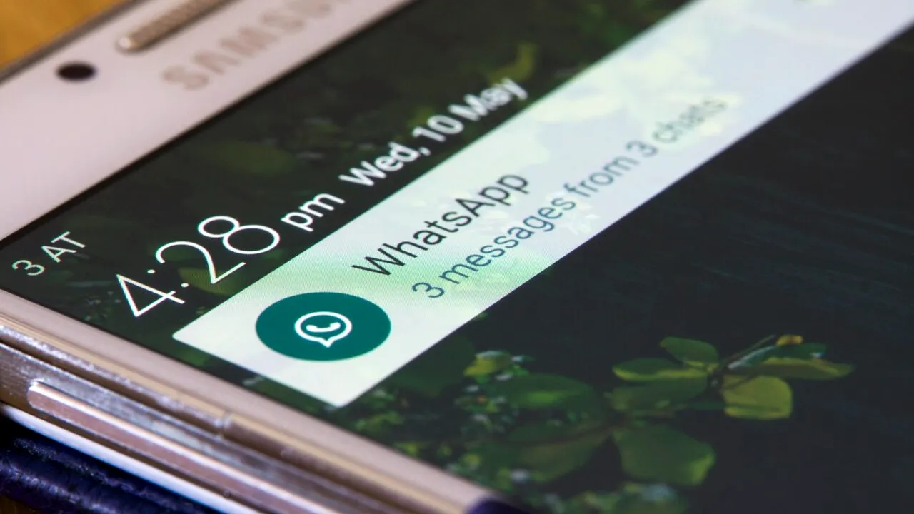 WhatsApp implementează o nouă regulă anti-SPAM. Ce se întâmplă cu mesajele trimise către persoane necunoscute