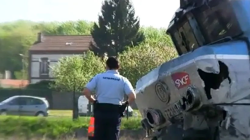 Cel puțin 30 de răniți după ce un tren de pasageri a lovit un camion, în Franța