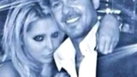 Artistul momentului, surprins într-o ipostază indecentă alături de o fană