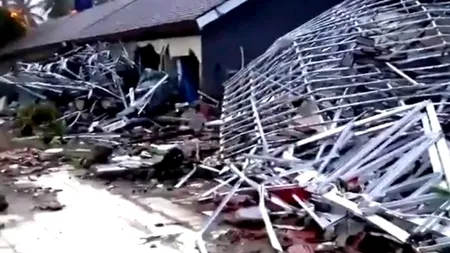 Un TSUNAMI lovește plajele din Indonezia: sute de morți și răniți