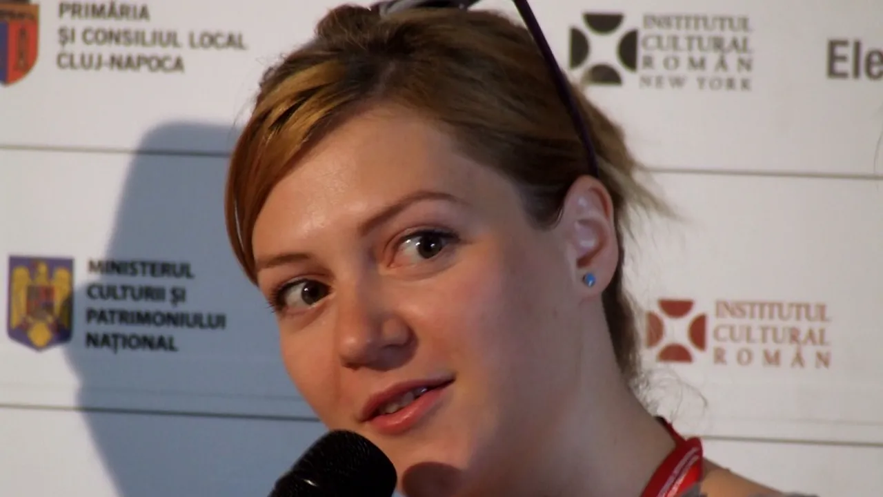 O actriță a Teatrului Maghiar din Cluj, rănită în timpul unui spectacol după ce o bară i-a căzut în cap