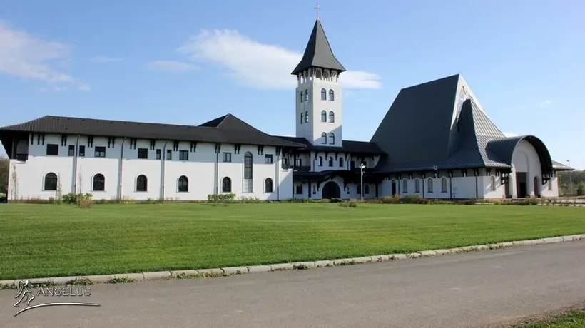 Cea mai reușită dintre construcțiile religioase moderne din Europa se află în România. Cum arată în interior această biserică