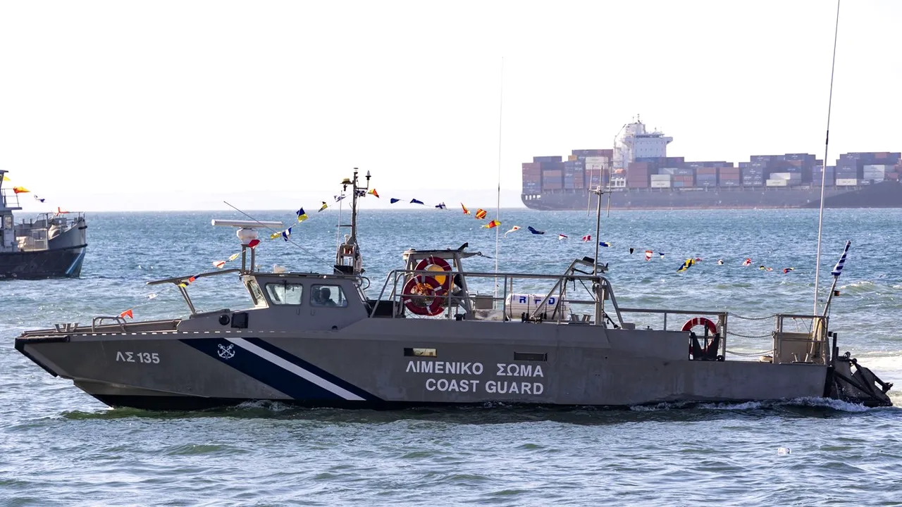 Un cargobot s-a scufundat în Grecia. 13 membri ai echipajului, dați dispăruți