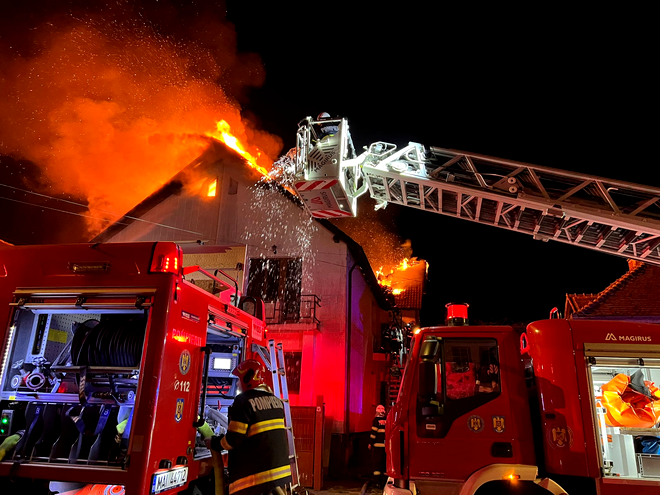 Tragedie în Sibiu: O femeie a murit după ce un incendiu i-a cuprins vila / Sursa foto: ISU Sibiu