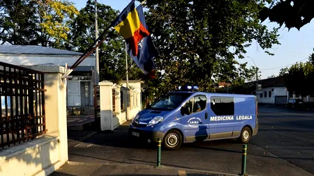 Un bărbat s-a aruncat de la etajul 6 al unui bloc din sectorul 4. Impactul cu solul i-a fost fatal