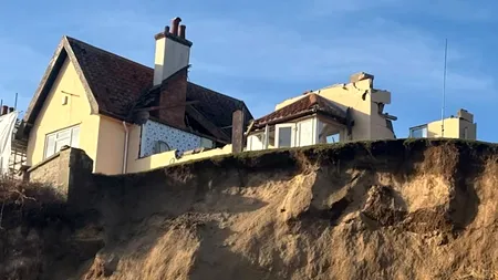 A plătit 227.000 de euro pe o casă cu vedere la mare, dar în trei luni a fost nevoit să o demoleze. Ce a pățit un bărbat din Marea Britanie