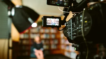 Își suspecta soțul că o înșală așa că a montat o cameră de filmat ascunsă în biroul lui. Când a descoperit ce face acesta, s-a îngrozit. 