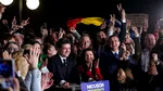 Simpatizanții lui Nicușor Dan s-au strâns la sediul de partid și îi scandează numele. Primul exit-poll îl dă câștigător cu 54.10%