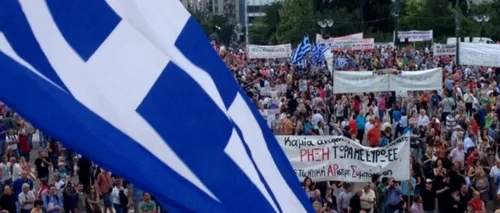 Mii de persoane s-au adunat la Atena pentru a cere menținerea Greciei în zona euro. Da pentru euro. Nu rublei