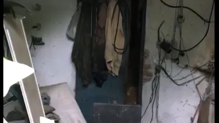 Informații din ancheta de la Caracal | Imagini din Casa Groazei. Care a fost reacția lui Gheorghe Dincă după ce a găsit-o pe Alexandra vorbind la 112 / Din raportul MAI: Cum a reușit adolescenta să pună mâna pe telefon / Cum a reușit Dincă să aducă fetele în Casa Groazei