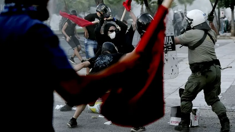 Poliția greacă antirevoltă evacuează sediul televiziunii naționale ocupate