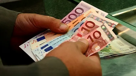 Creditele acordate populației și firmelor au scăzut față de aprilie 2013 cu 0,8%