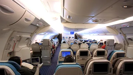 A vrut să își verifice e-mail-urile în avion. Nota de plată a fost uriașă