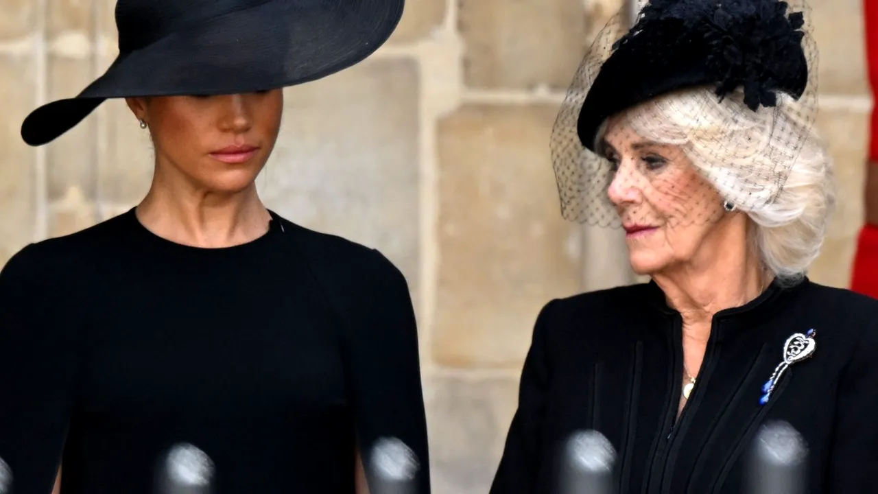 FOTO | Meghan Markle a plâns la înmormântarea Reginei Elisabeta a II-a. Ducesa a fost fotografiată când își ștergea o lacrimă