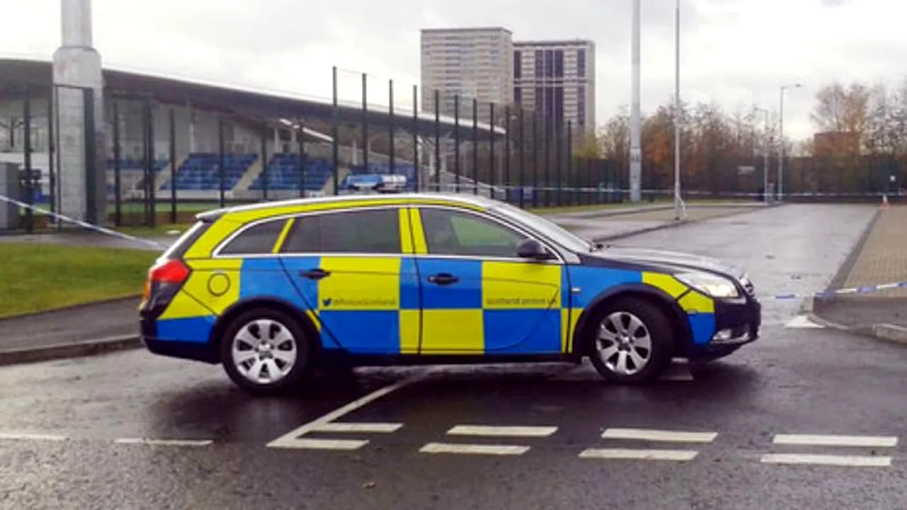 Un bărbat a trecut pe lângă această mașină și a fost revoltat de ce vede. A făcut o fotografie, iar acum cazul este în atenția superiorilor polițiștilor