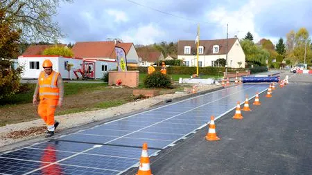 Cum arată drumurile viitorului: o companie le acoperă cu panouri solare