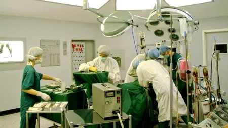 PREMIERĂ MEDICALĂ. Cea mai mică inimă artificială i-a fost implantată unui bebeluș de 16 luni